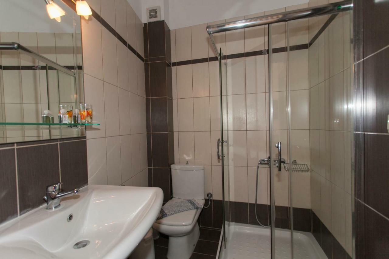 Siarbas Hotel Paralia Vrachou Bagian luar foto