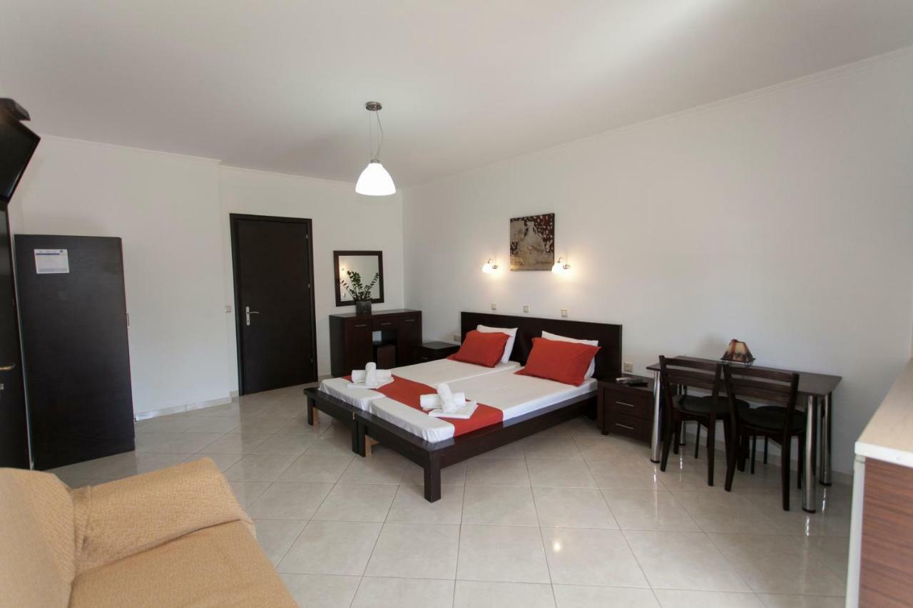 Siarbas Hotel Paralia Vrachou Bagian luar foto