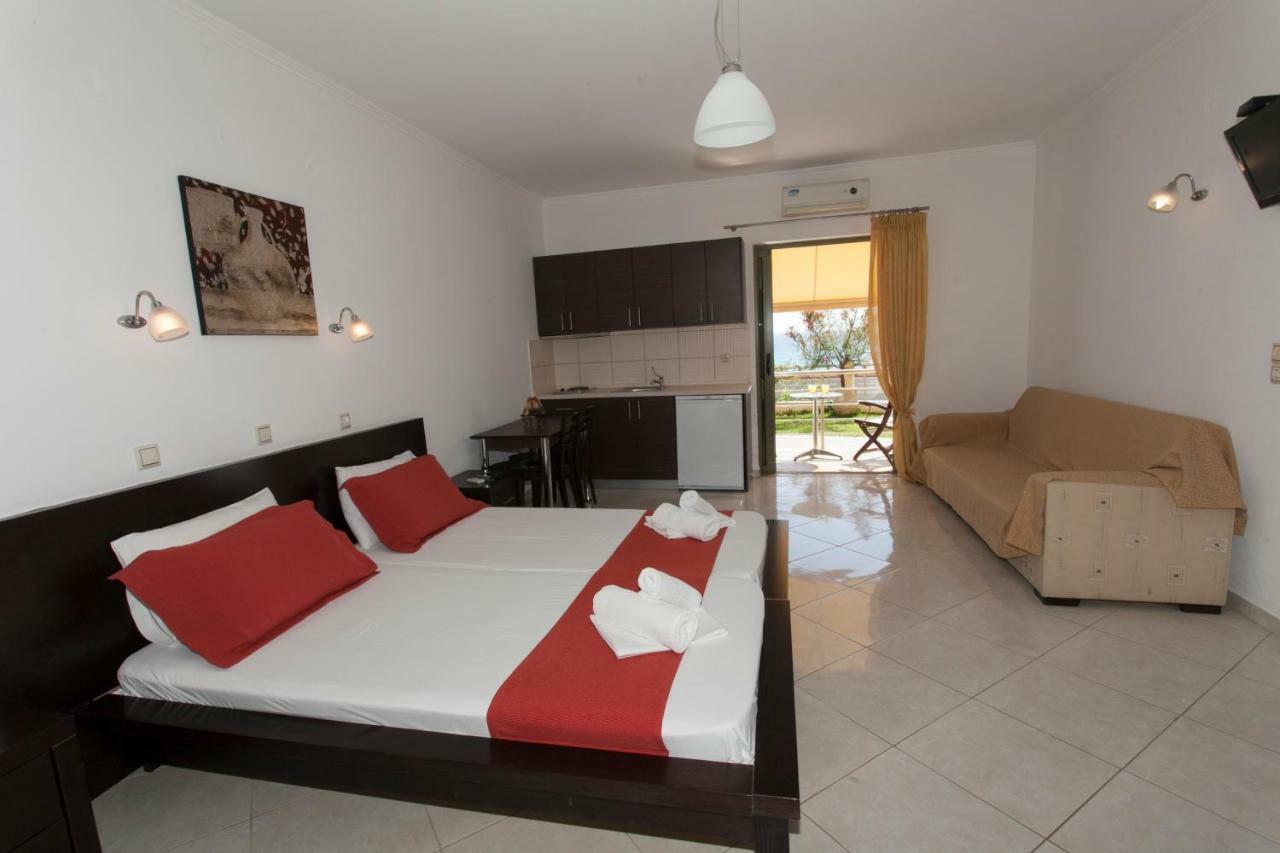 Siarbas Hotel Paralia Vrachou Bagian luar foto