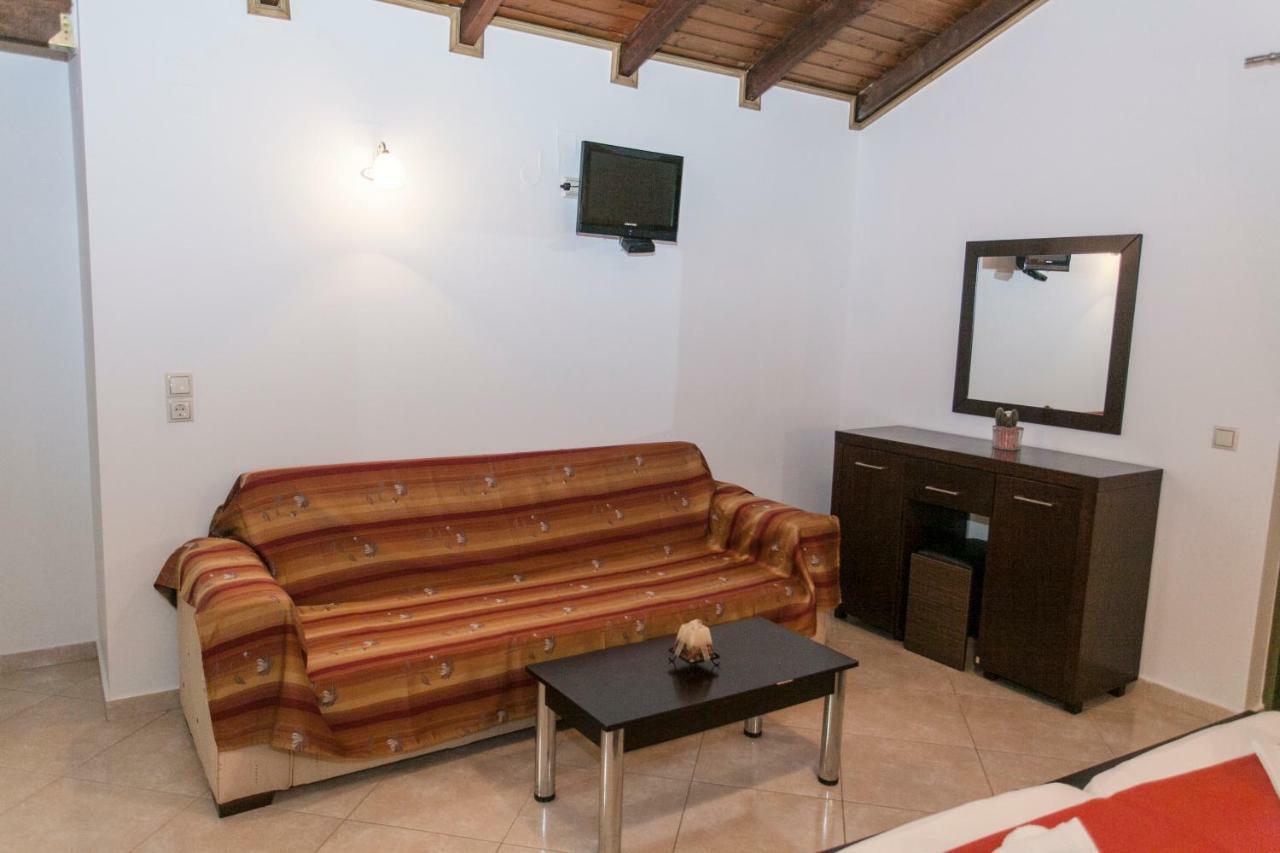 Siarbas Hotel Paralia Vrachou Bagian luar foto